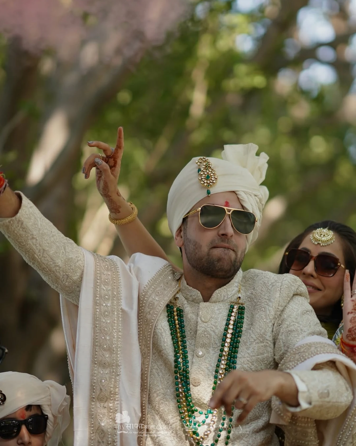 wedding safa wala in Baijnath – Groom in an ivory wedding safa with emerald jewellery